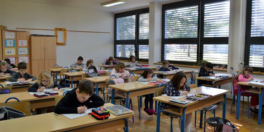 NOVA ŠK. GODINA Prvašićima 700 kn, za radne bilježnice i mape učenicima od 2. do 8. razreda - 177, 311 i 431 kn