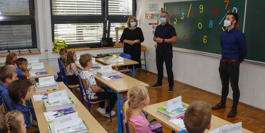 POČELA JE ŠKOLA U novu šk. godinu 2021./2022. krenulo 96 prvašića – pazimo na njih!