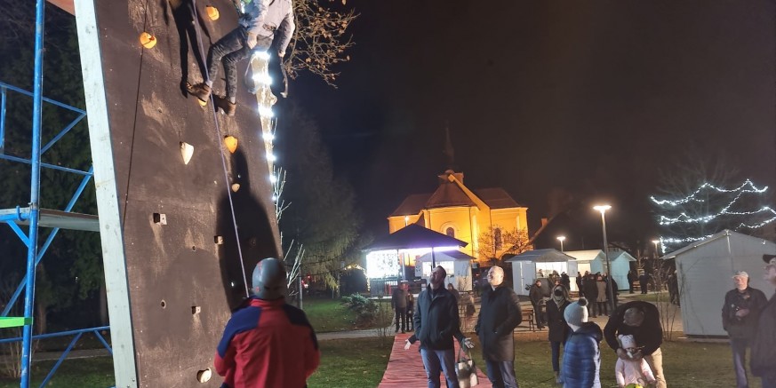 Penjačka stijena, foto štand, bajkoviti kutak za snimanje: Naši građani i djeca najljepši su ukras Ivanca!