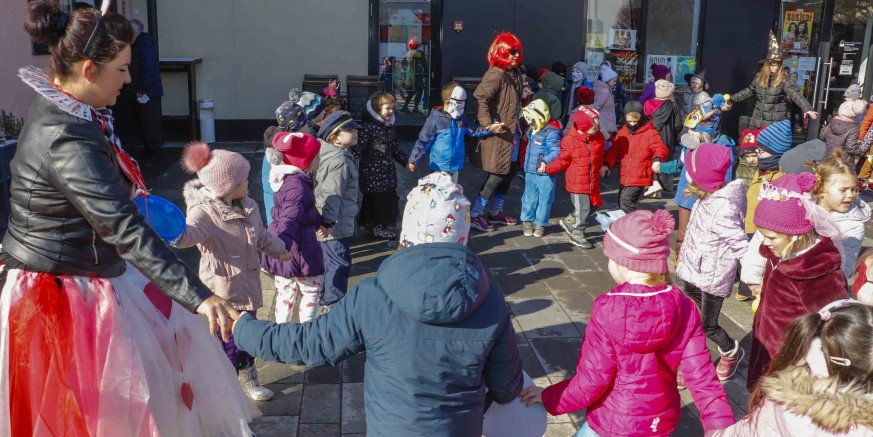 POKLADNI JE UTORAK Male maškare zaplesale i zapjevale na Kinotrgu Ivanec