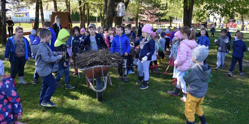 Zelena čistka u Dječjem vrtiću Ivančice, sudjelovalo gotovo 200 mališana i njihovih odgojiteljica